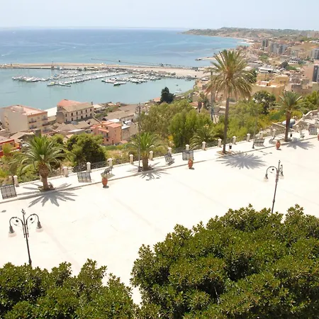 לינה וארוחת בוקר Garibaldi Relais
