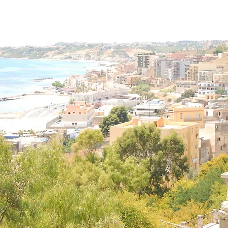 Garibaldi Relais Bed & Breakfast 4*