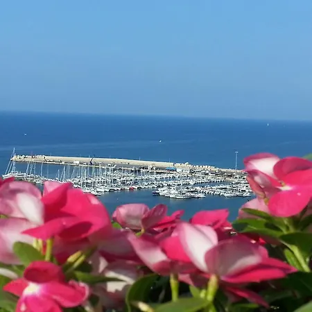 לינה וארוחת בוקר Garibaldi Relais 3*